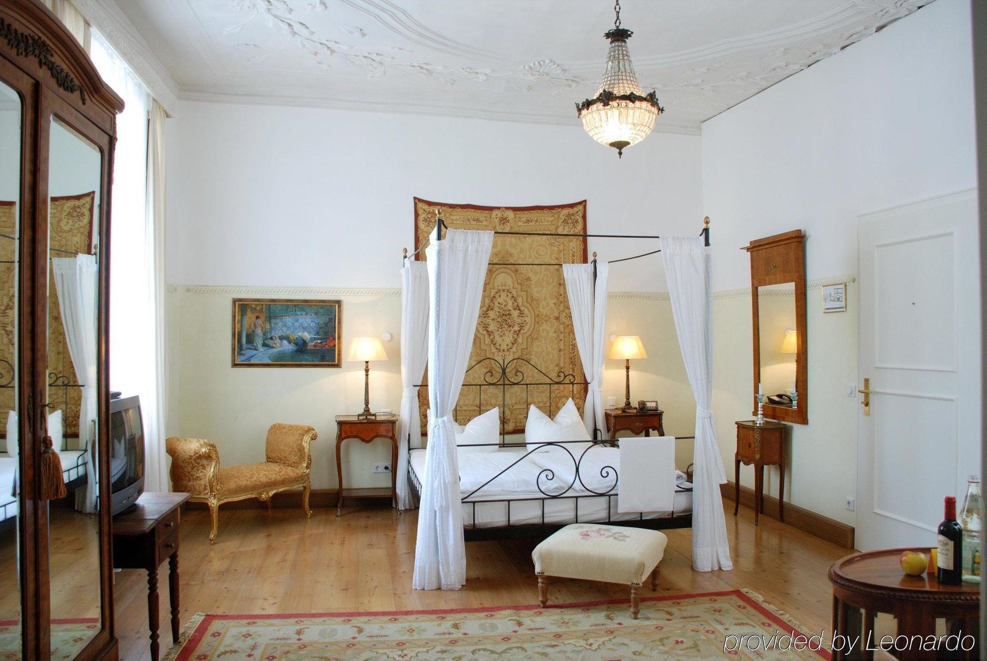 Hotel Orphee - Grosses Haus Regensburg Phòng bức ảnh