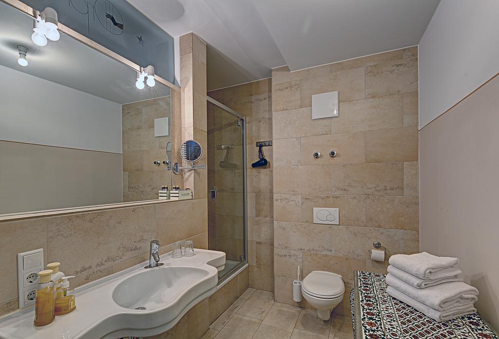Hotel Orphee - Grosses Haus Regensburg Ngoại thất bức ảnh