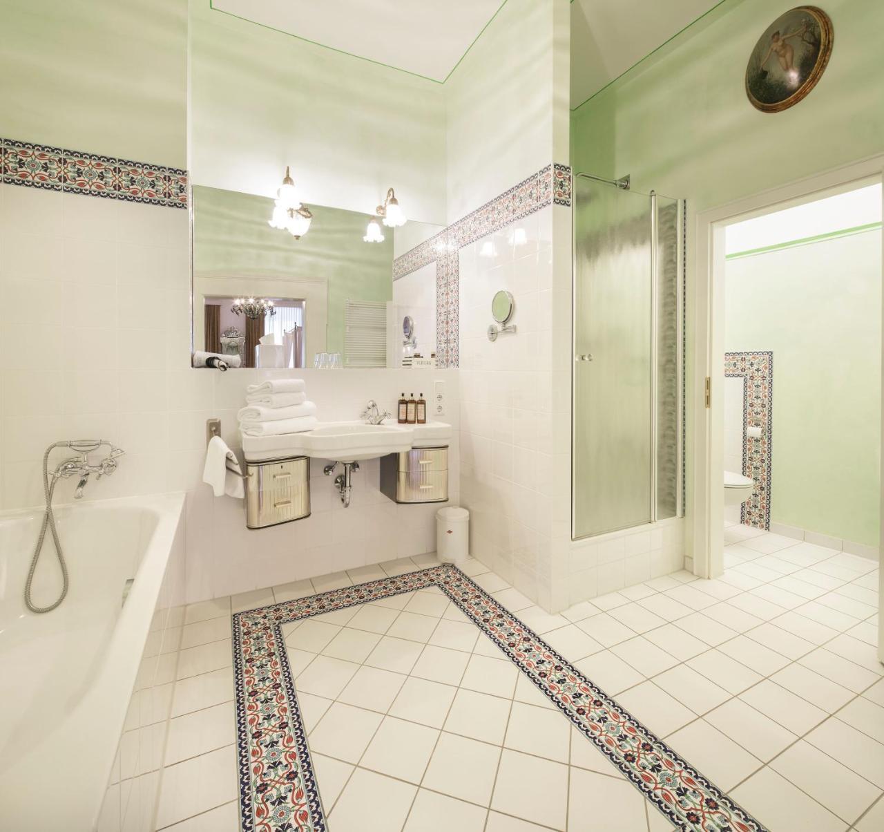 Hotel Orphee - Grosses Haus Regensburg Ngoại thất bức ảnh