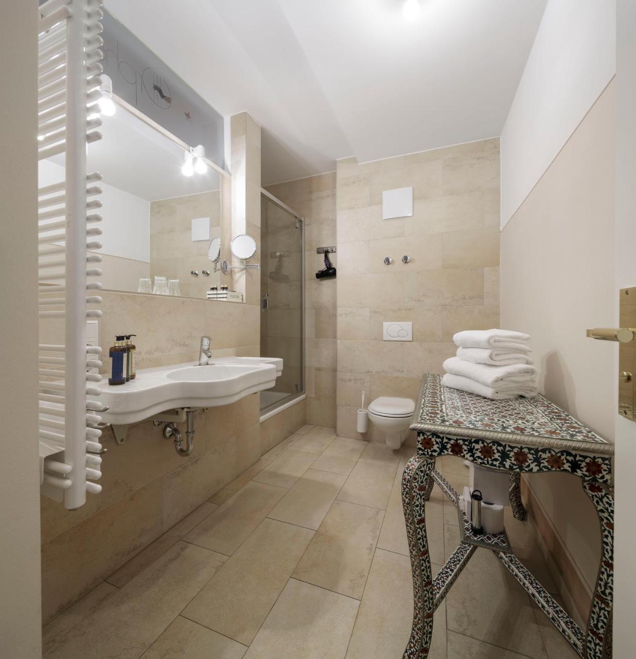 Hotel Orphee - Grosses Haus Regensburg Ngoại thất bức ảnh